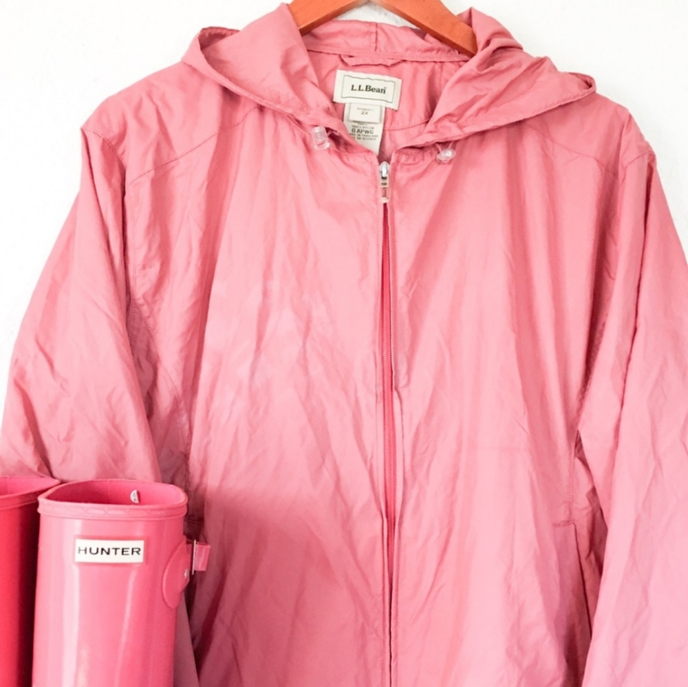 LL Bean Lightweight Packable Windbreaker